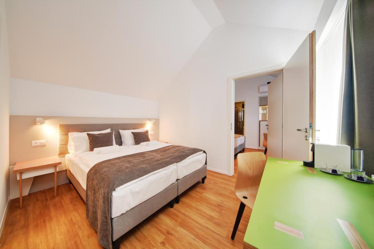 Fekete Sas Motel เอสแตร์กอม ภายนอก รูปภาพ